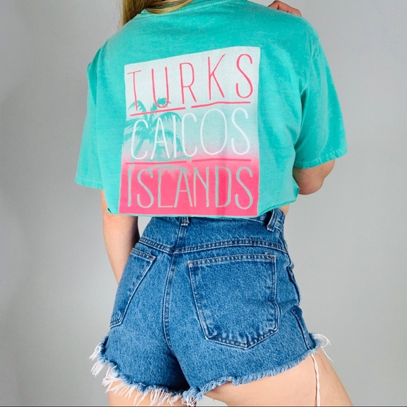 Tops - Vintage Turks and Caicos cropped graphic tee m
